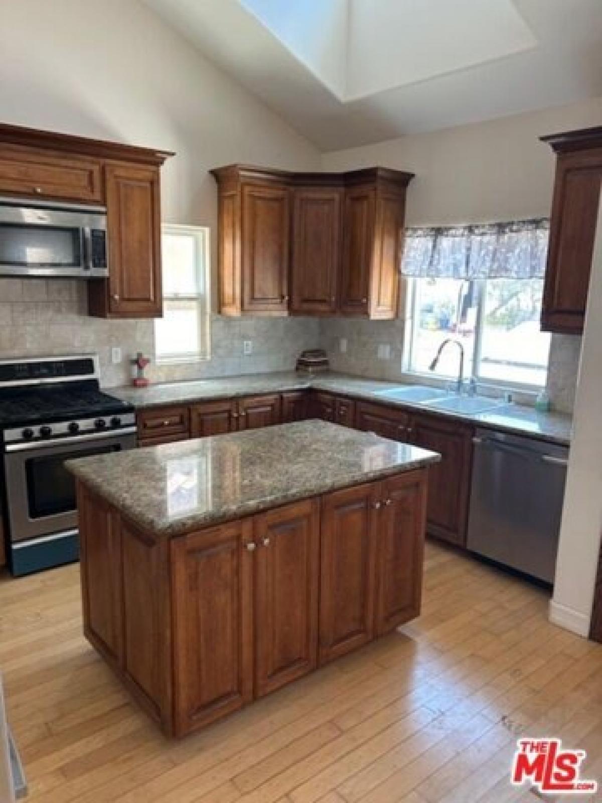 Picture of Home For Sale in Long Beach, California, United States