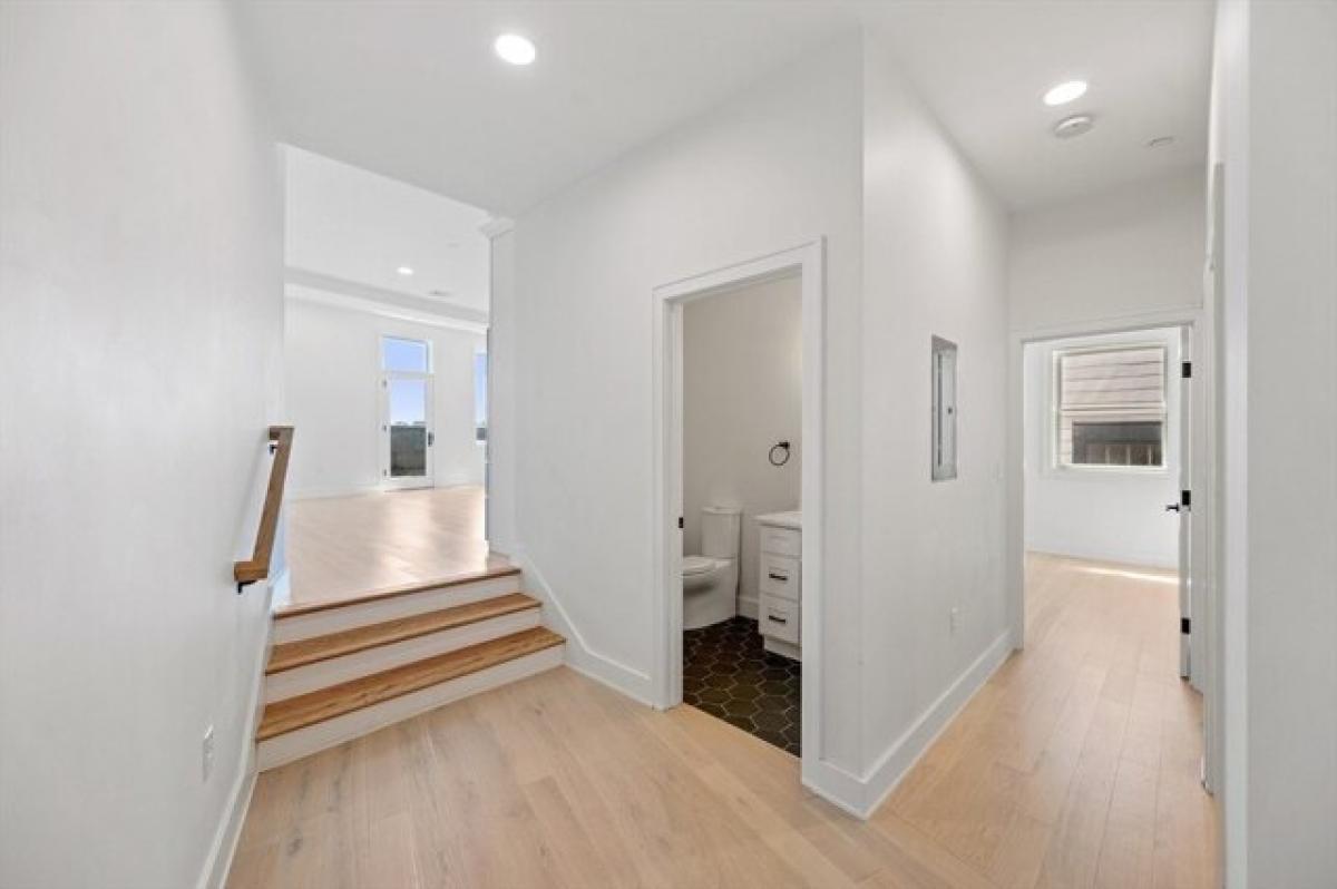 Picture of Home For Sale in Medford, Massachusetts, United States