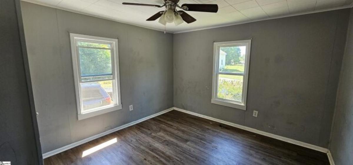 Picture of Home For Sale in Seneca, South Carolina, United States