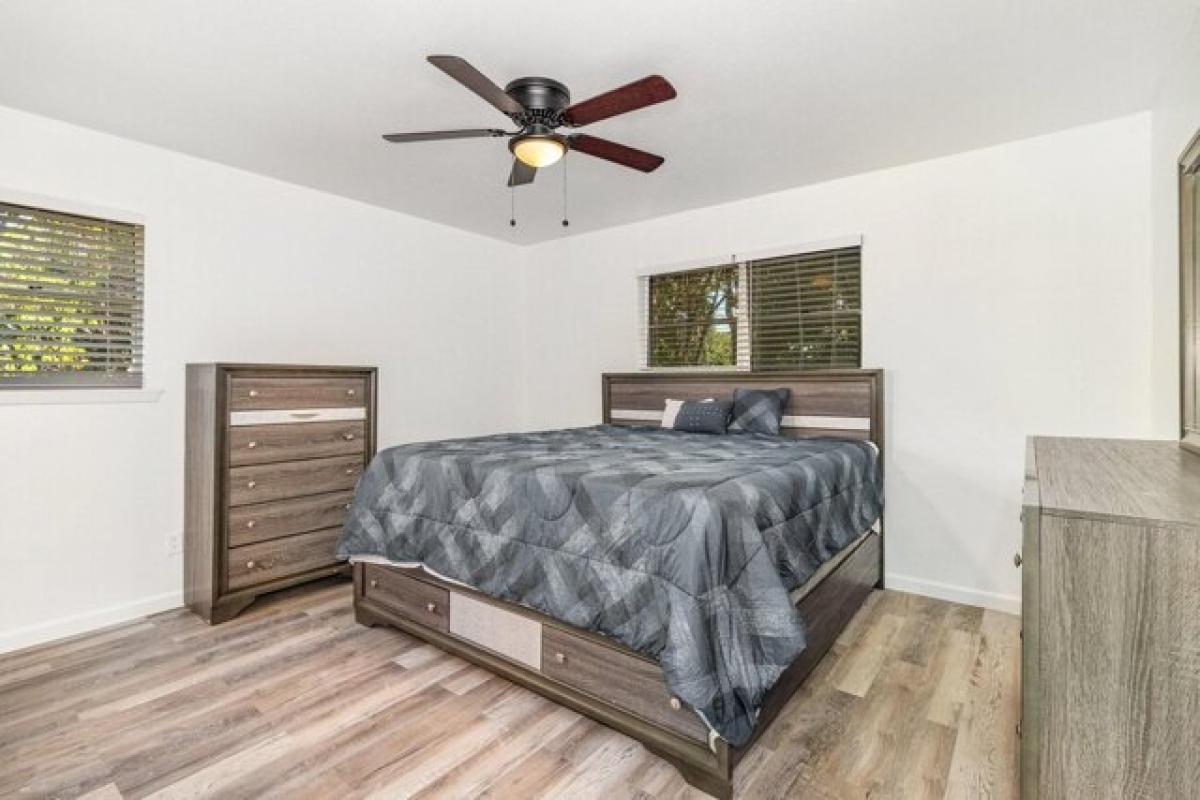 Picture of Home For Sale in Bedford, Texas, United States