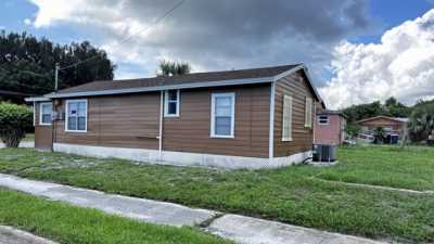 Home For Sale in Fort Pierce, Florida