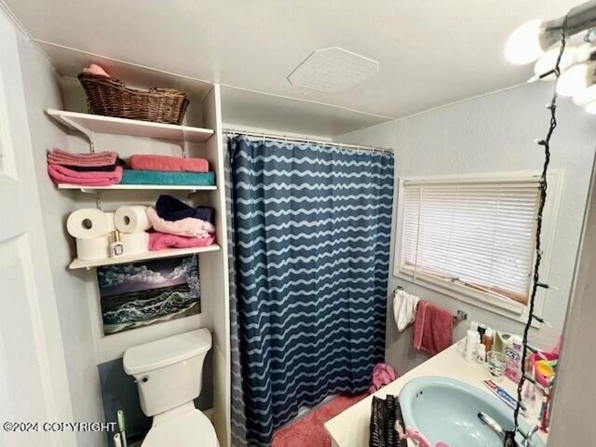 Picture of Home For Sale in Anchorage, Alaska, United States