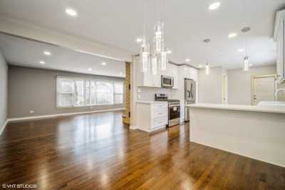 Home For Rent in Glenview, Illinois