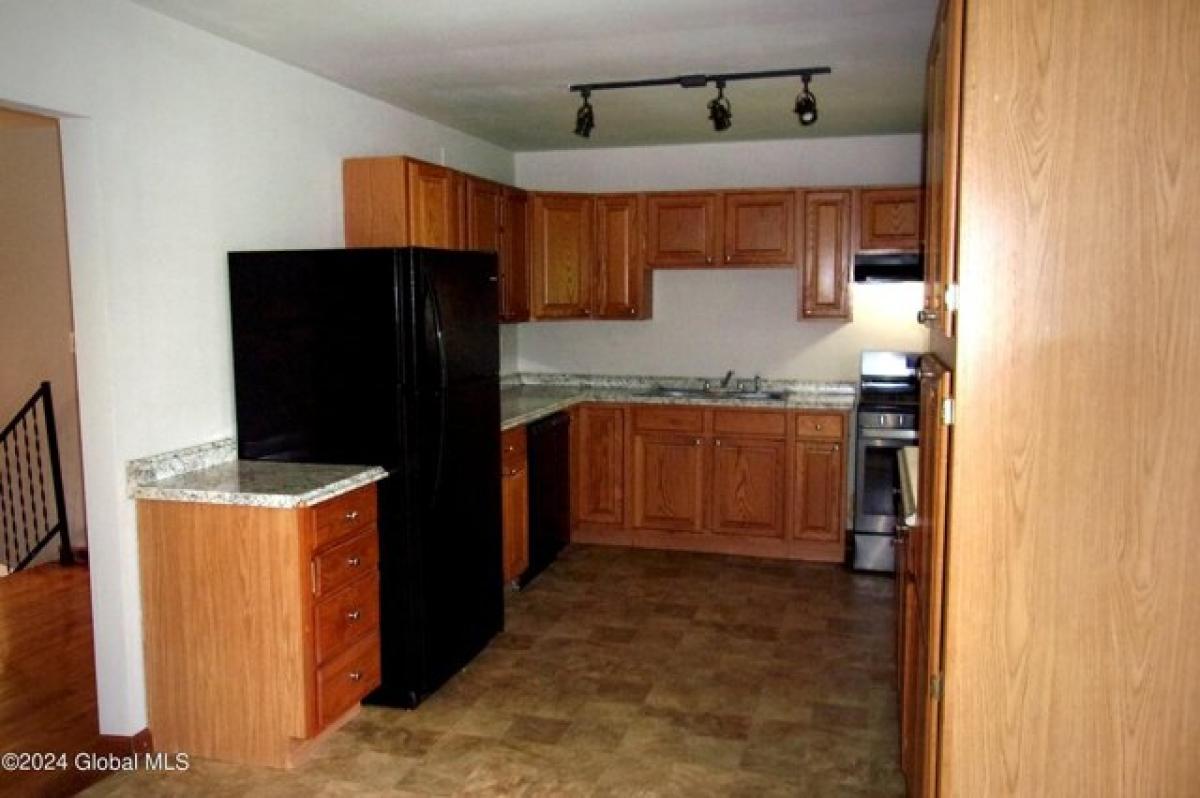 Picture of Home For Sale in Saratoga Springs, New York, United States