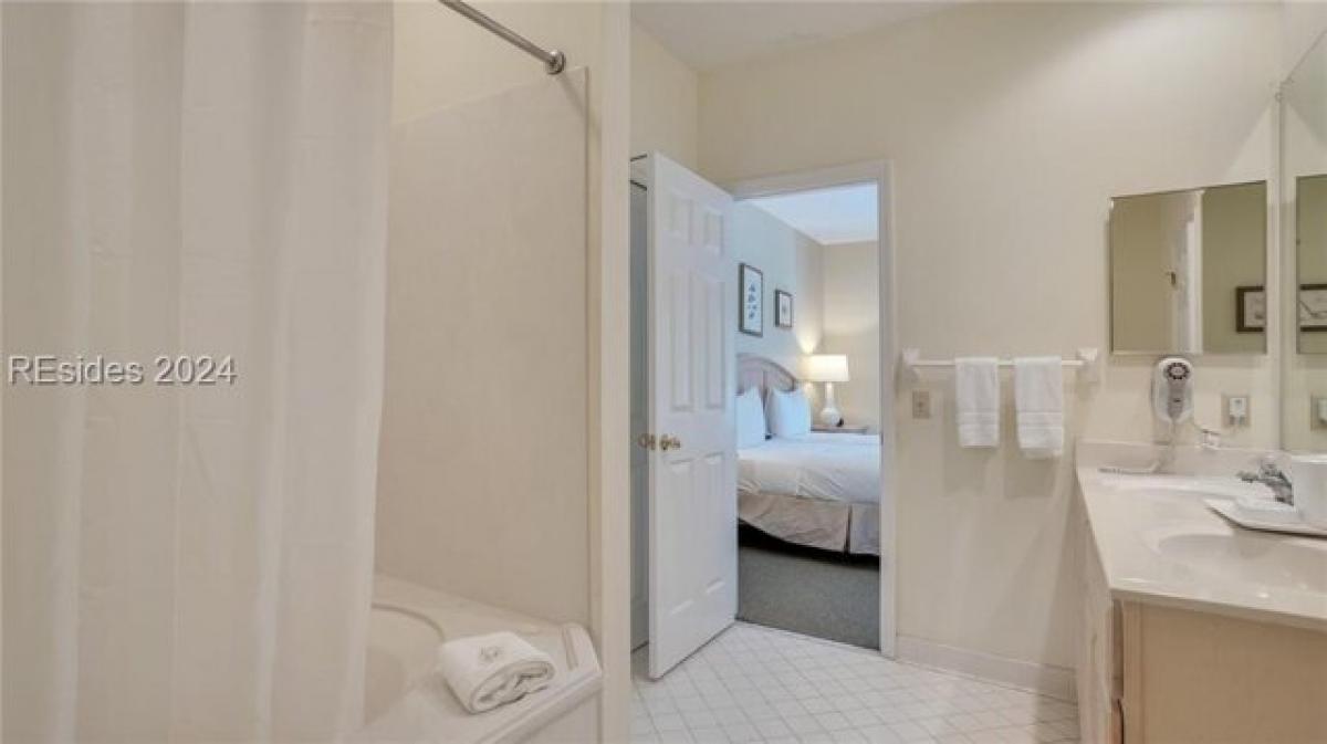 Picture of Home For Sale in Hilton Head Island, South Carolina, United States