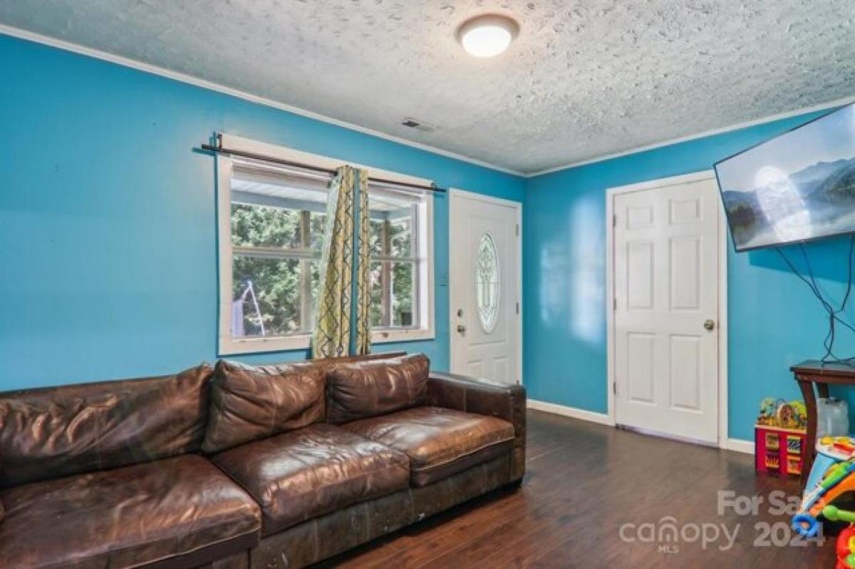 Picture of Home For Sale in Lenoir, North Carolina, United States