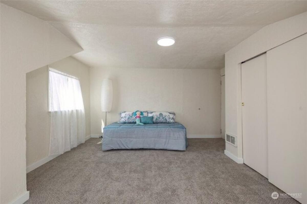 Picture of Home For Sale in Bremerton, Washington, United States