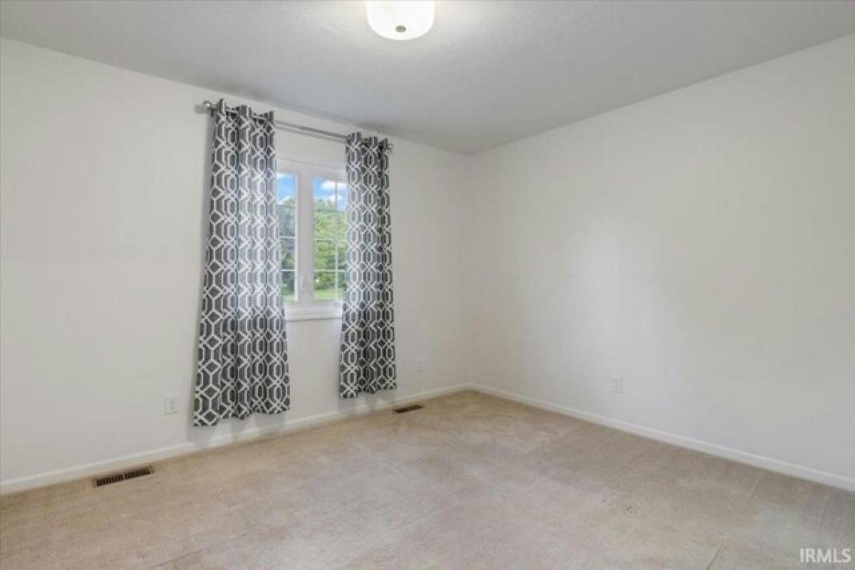 Picture of Home For Sale in Warsaw, Indiana, United States