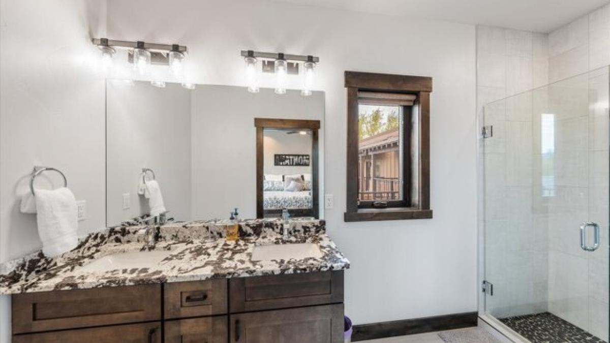 Picture of Home For Sale in Whitefish, Montana, United States