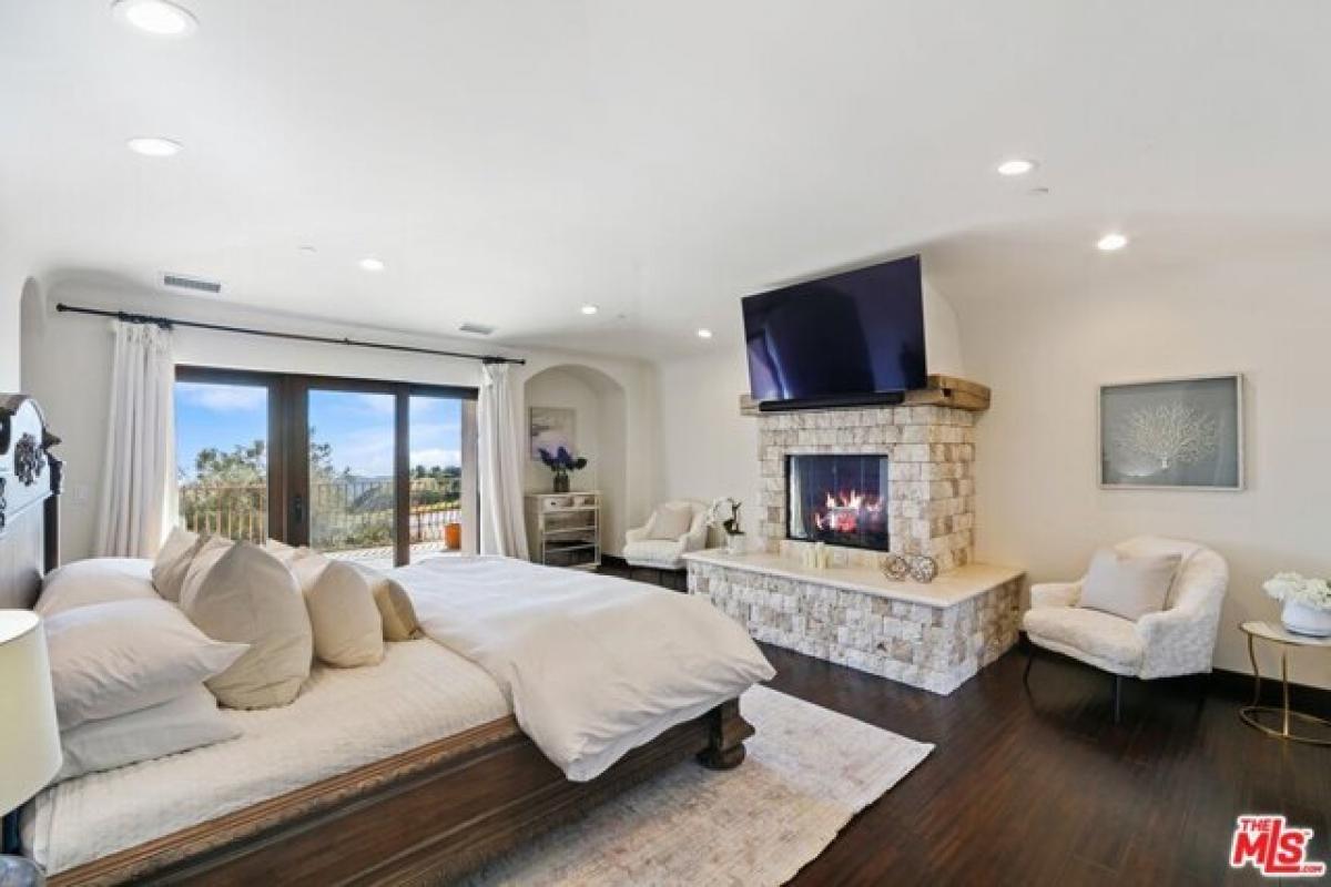 Picture of Home For Sale in Malibu, California, United States