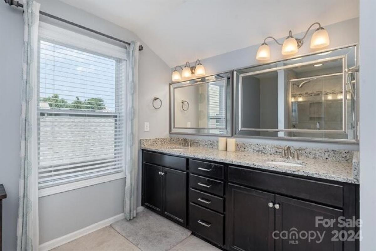 Picture of Home For Sale in Huntersville, North Carolina, United States