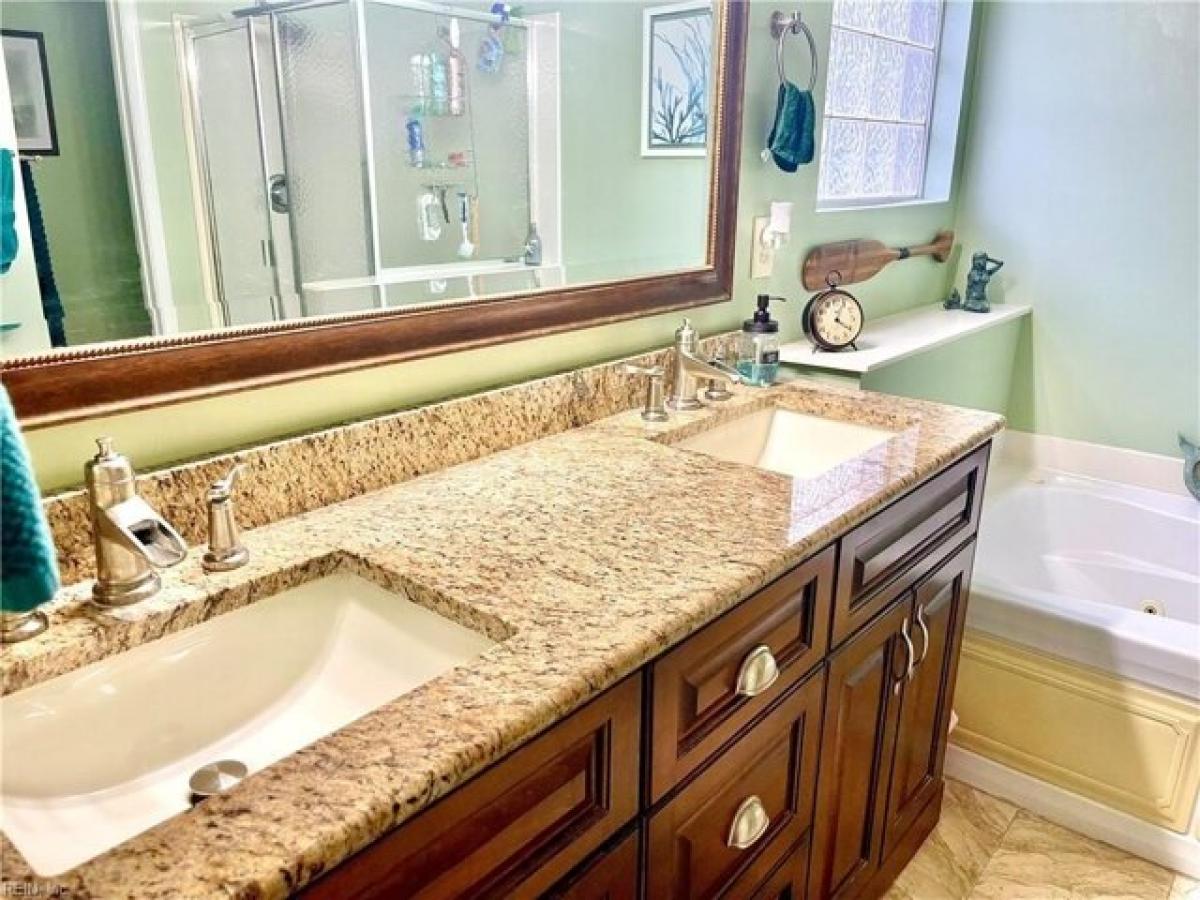 Picture of Home For Sale in Portsmouth, Virginia, United States