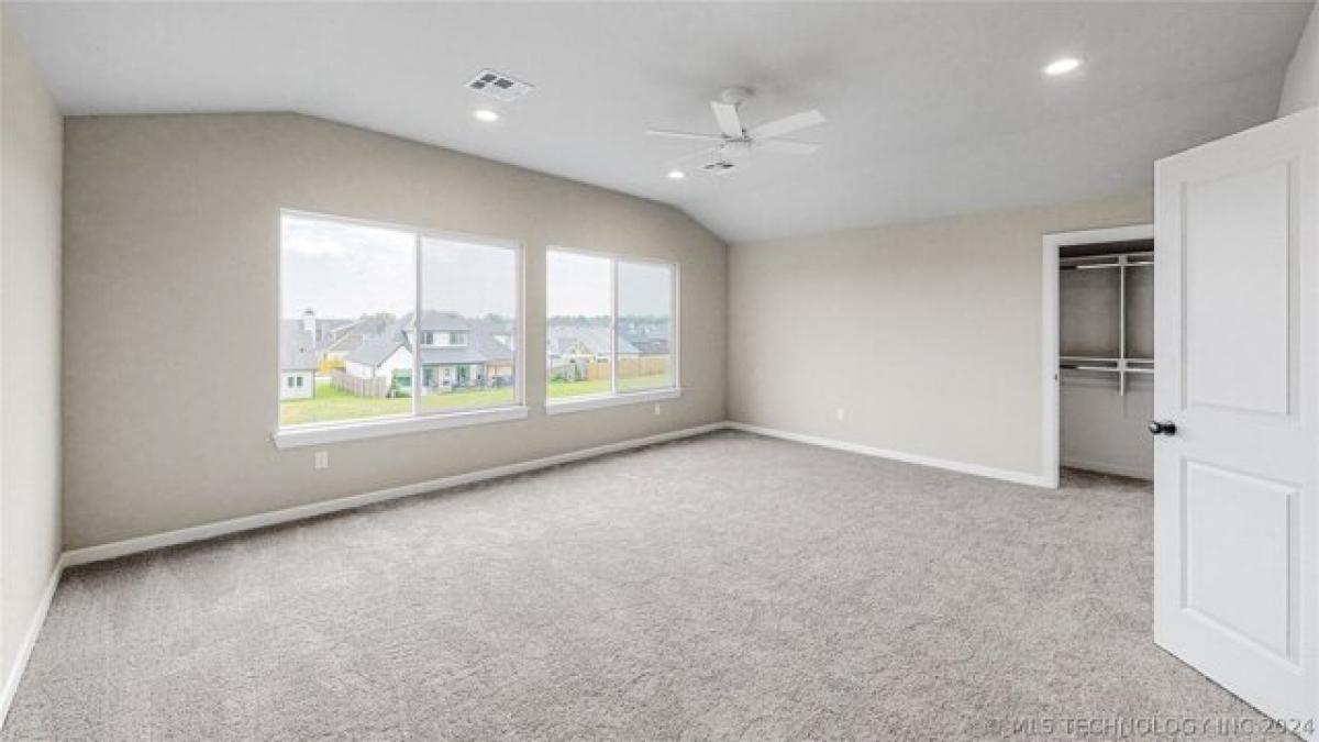 Picture of Home For Sale in Jenks, Oklahoma, United States