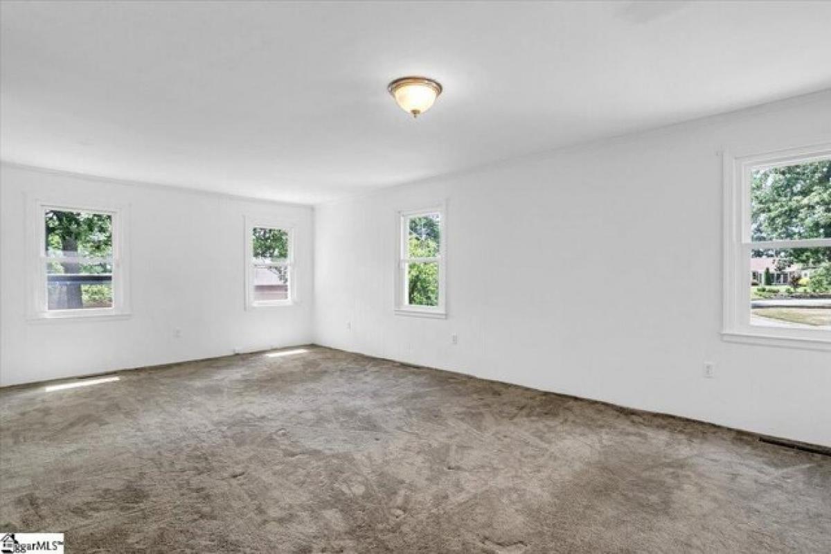 Picture of Home For Sale in Clinton, South Carolina, United States