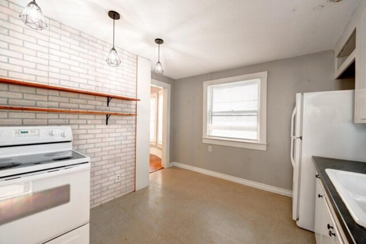 Picture of Home For Sale in Salina, Kansas, United States