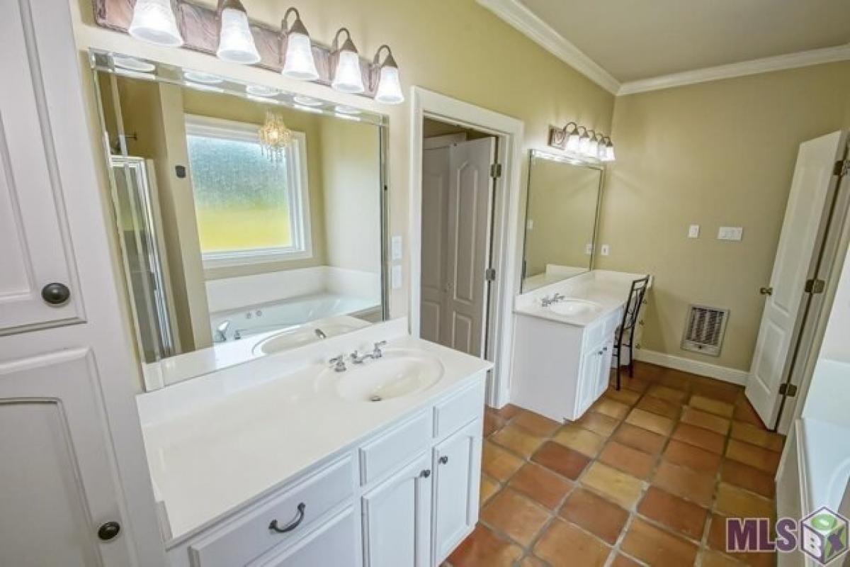 Picture of Home For Sale in Zachary, Louisiana, United States