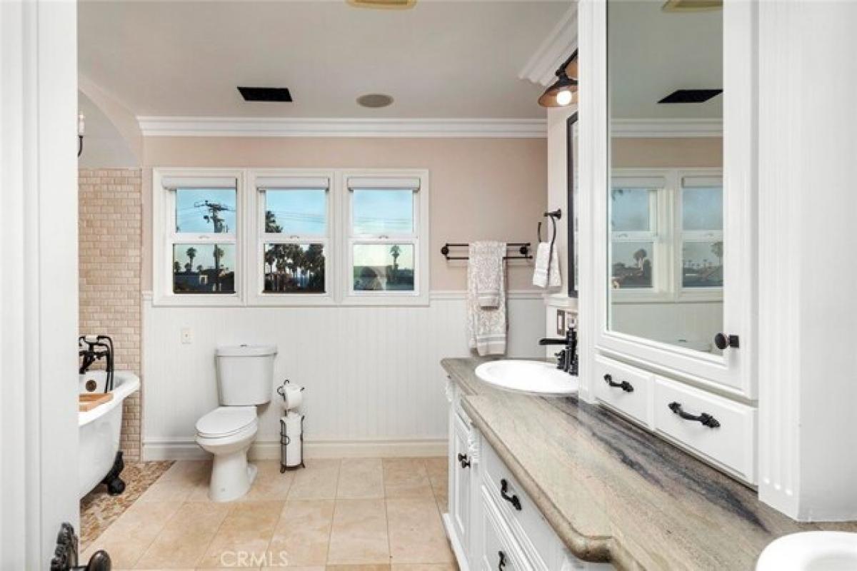 Picture of Home For Sale in Huntington Beach, California, United States