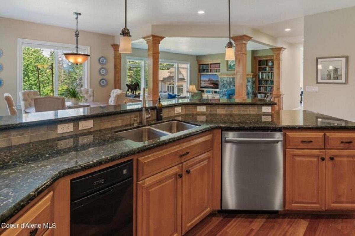 Picture of Home For Sale in Hayden, Idaho, United States