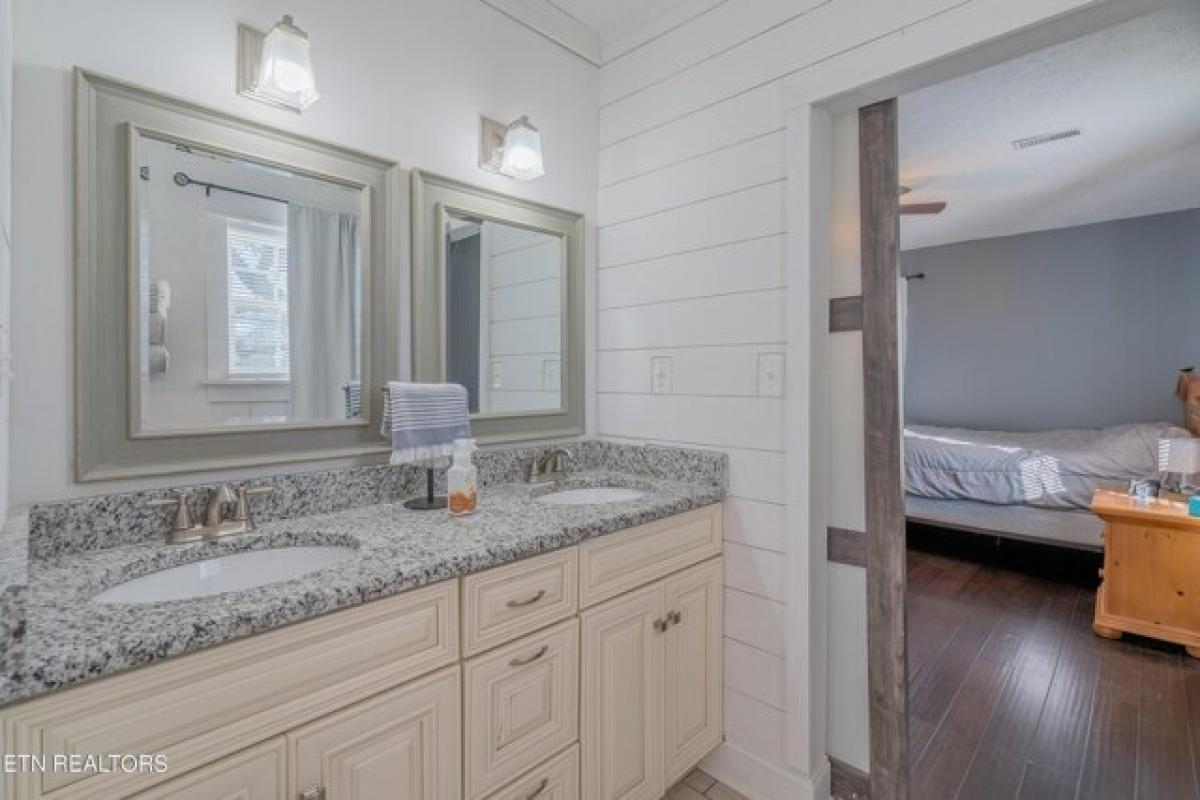 Picture of Home For Sale in Wartburg, Tennessee, United States