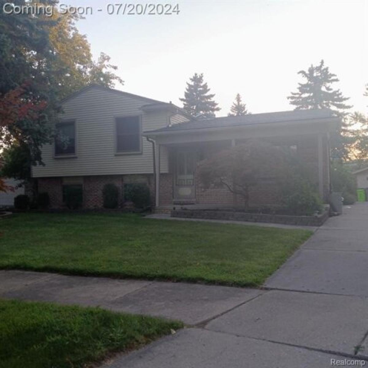 Picture of Home For Sale in Clinton Township, Michigan, United States