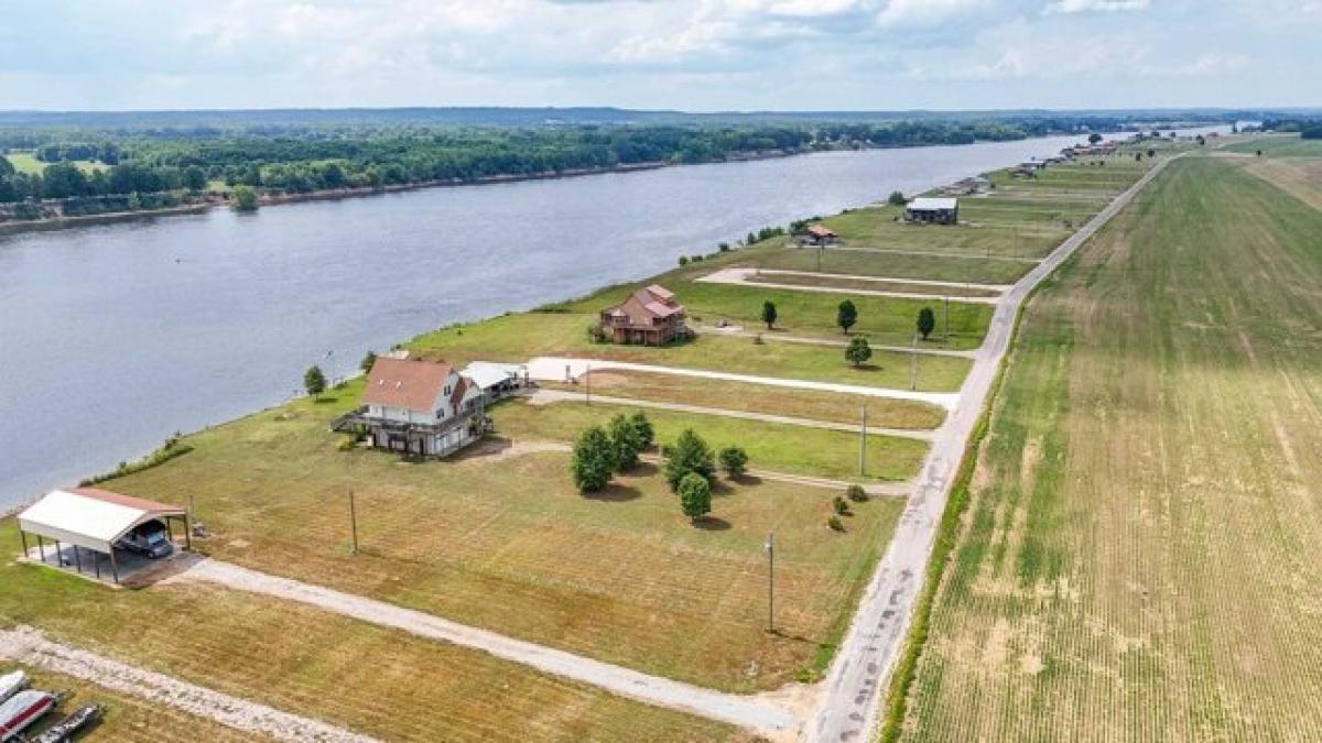 Picture of Home For Sale in Savannah, Tennessee, United States
