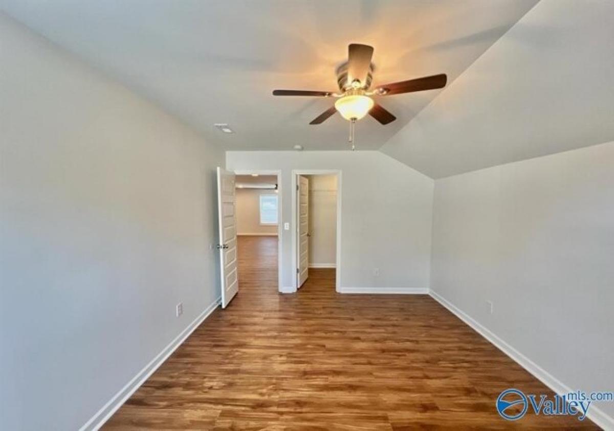 Picture of Home For Sale in Owens Cross Roads, Alabama, United States