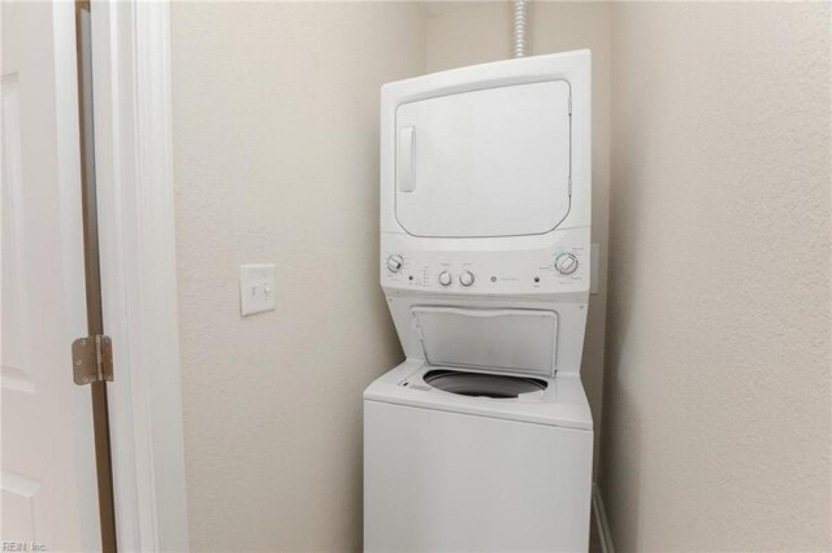 Picture of Home For Sale in Norfolk, Virginia, United States