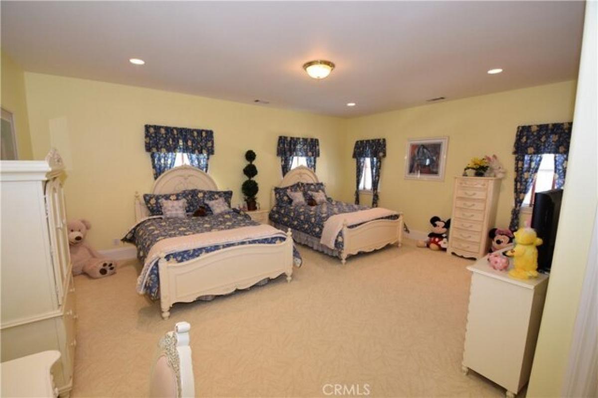 Picture of Home For Sale in Murrieta, California, United States