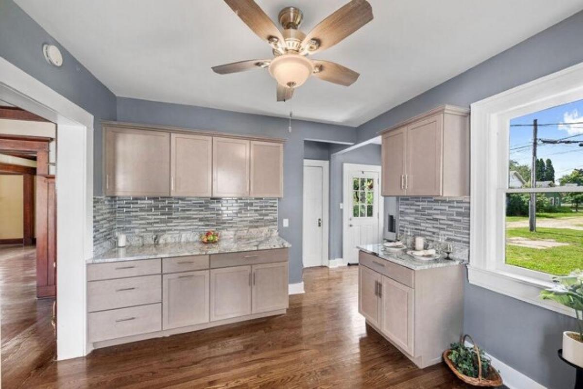 Picture of Home For Sale in La Porte, Indiana, United States