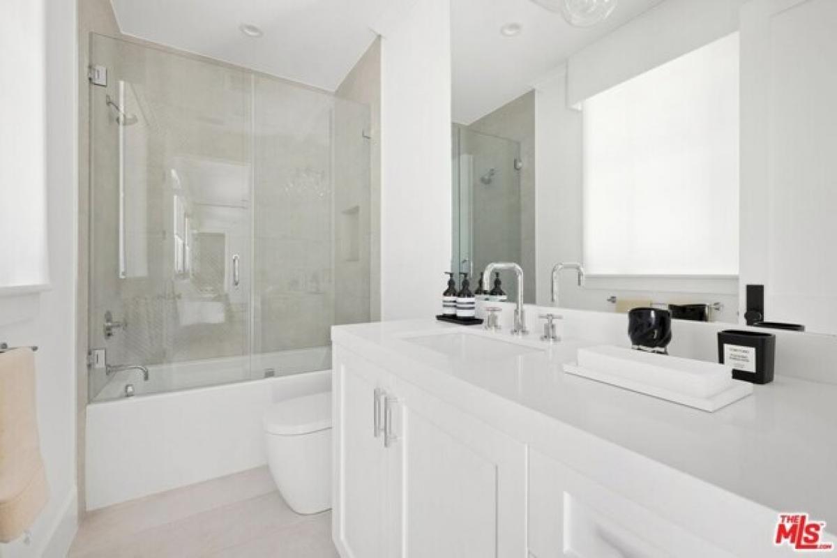 Picture of Home For Sale in Encino, California, United States