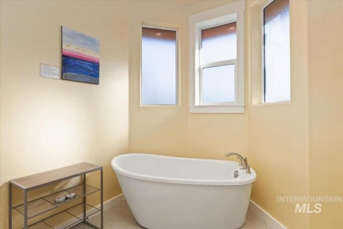 Picture of Home For Sale in Caldwell, Idaho, United States