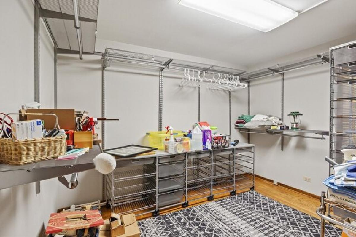 Picture of Home For Sale in Palatine, Illinois, United States