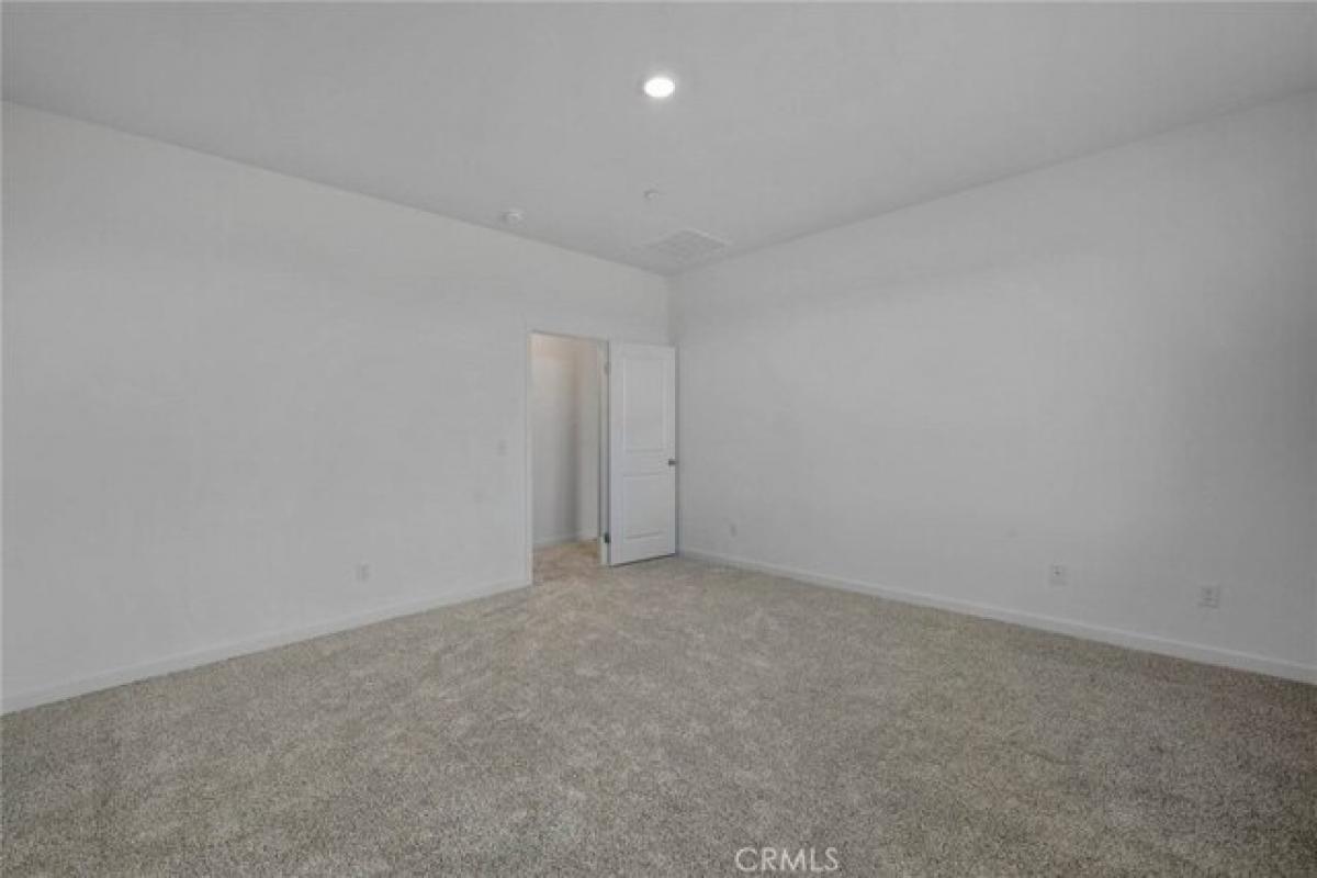 Picture of Home For Sale in Victorville, California, United States