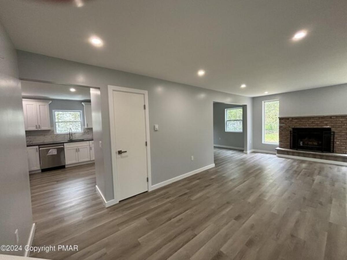 Picture of Home For Sale in Tobyhanna, Pennsylvania, United States