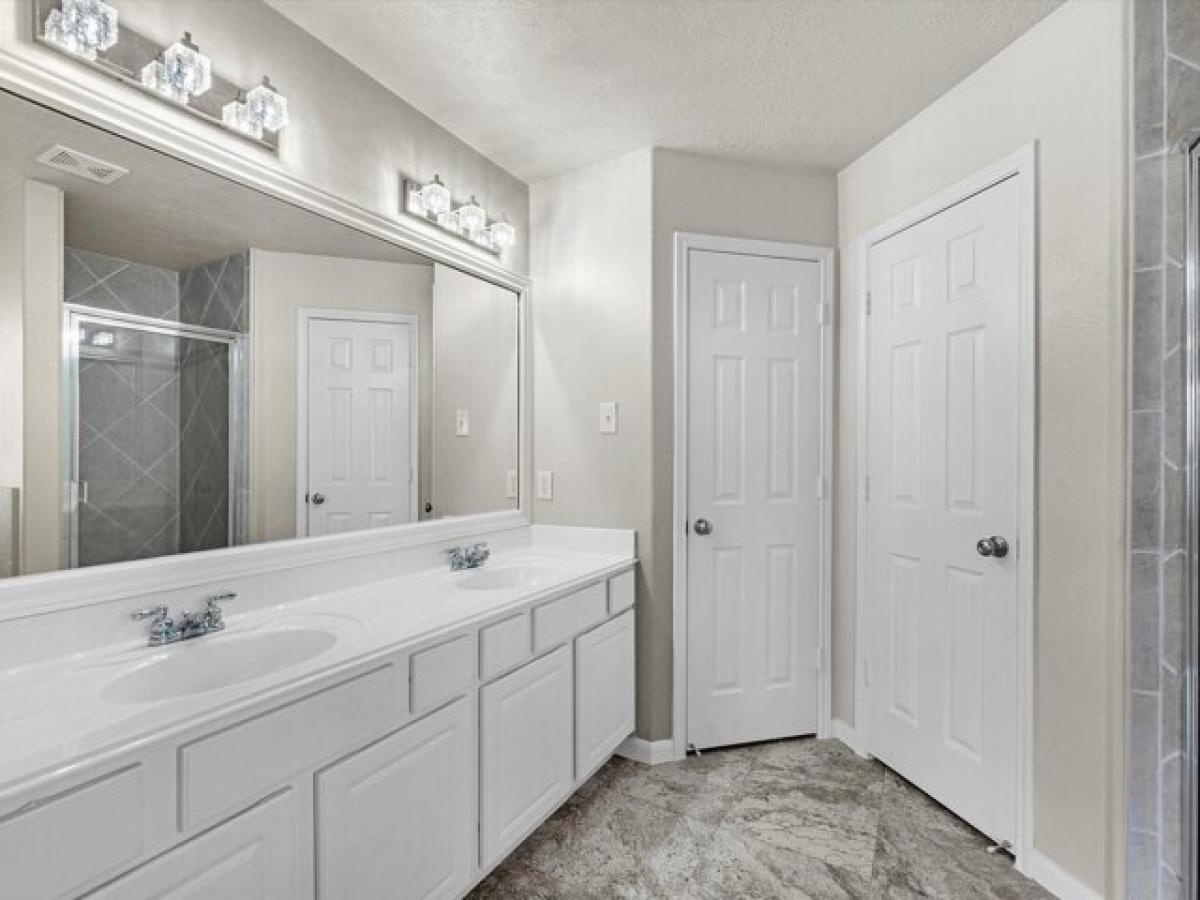 Picture of Home For Sale in Tomball, Texas, United States