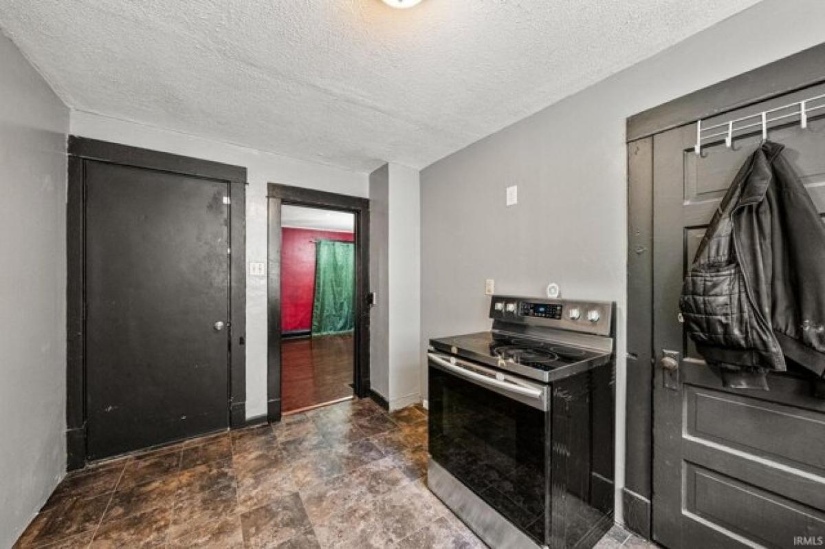 Picture of Home For Sale in Elkhart, Indiana, United States