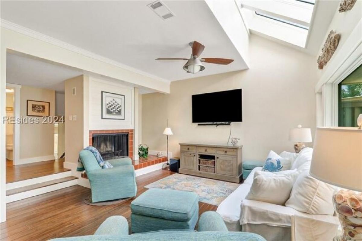 Picture of Home For Sale in Hilton Head Island, South Carolina, United States