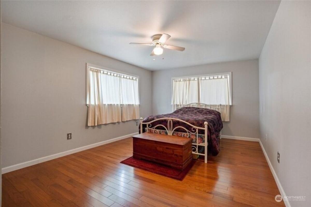 Picture of Home For Sale in Port Orchard, Washington, United States