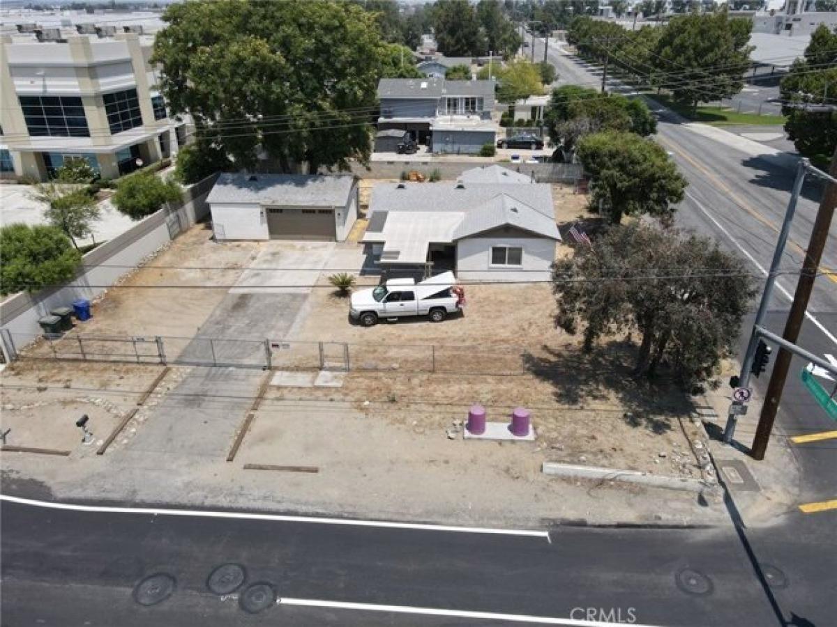 Picture of Home For Sale in Fontana, California, United States
