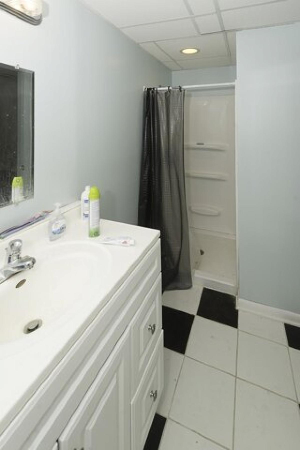 Picture of Home For Sale in Lansing, Illinois, United States