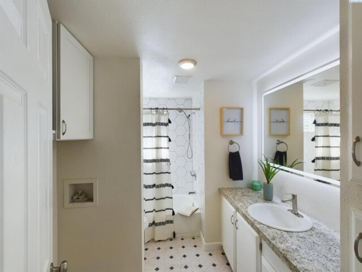 Picture of Home For Sale in Kennewick, Washington, United States