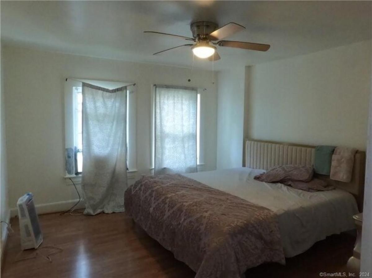 Picture of Home For Sale in Bridgeport, Connecticut, United States