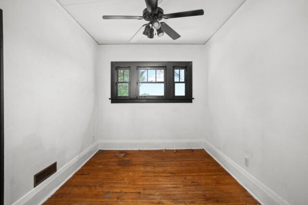 Picture of Home For Sale in Minot, North Dakota, United States