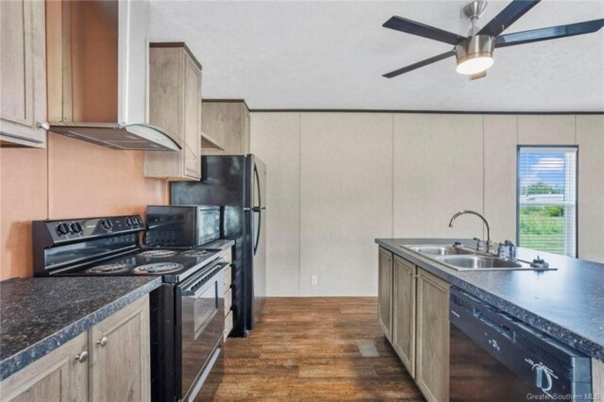 Picture of Home For Sale in Sulphur, Louisiana, United States