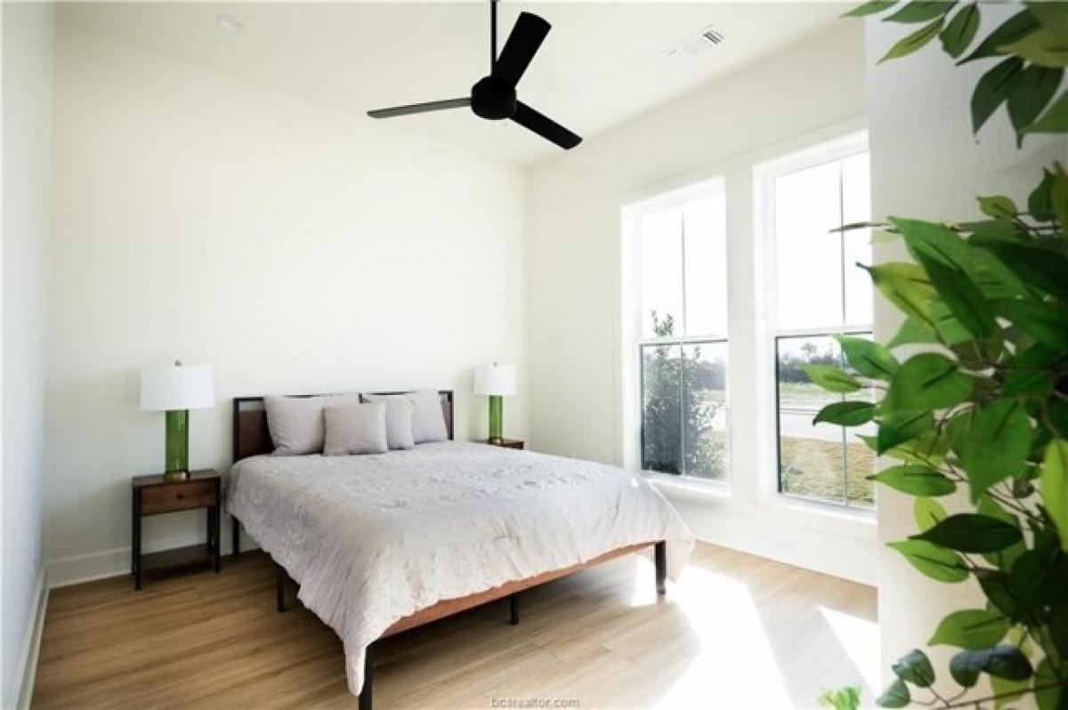 Picture of Home For Sale in College Station, Texas, United States