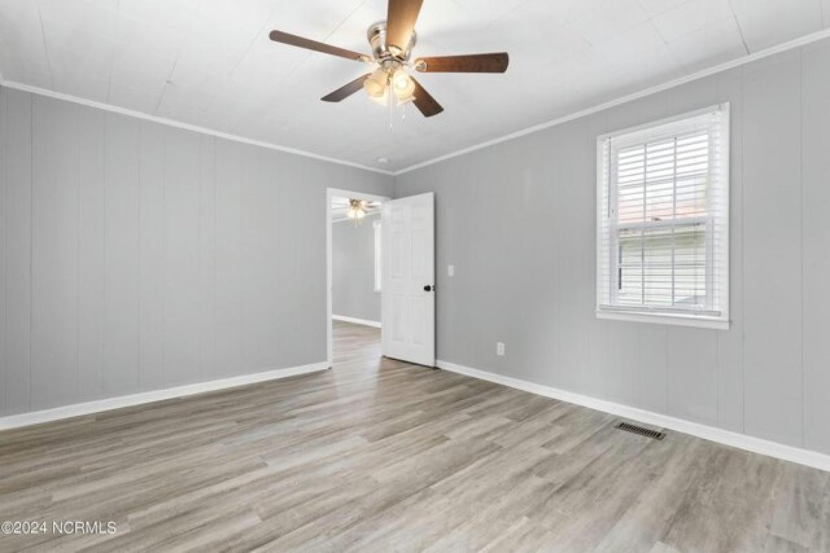 Picture of Home For Sale in Jacksonville, North Carolina, United States