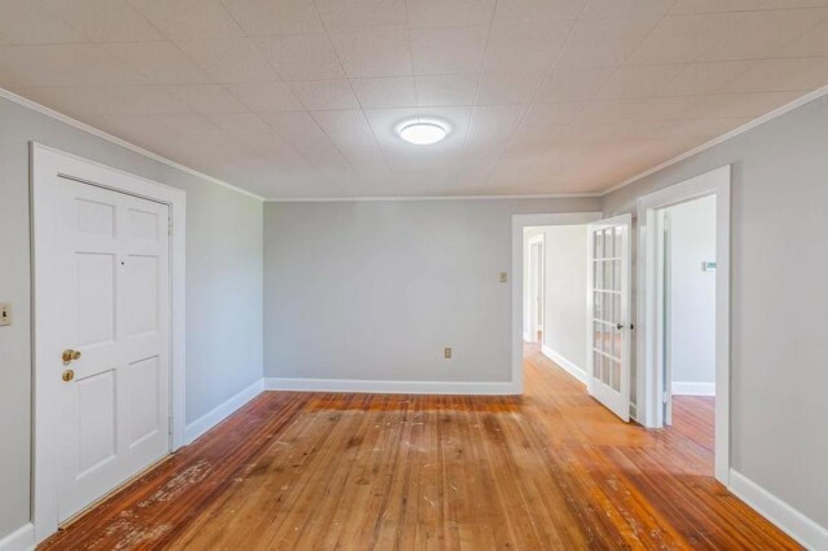 Picture of Home For Sale in Gaffney, South Carolina, United States