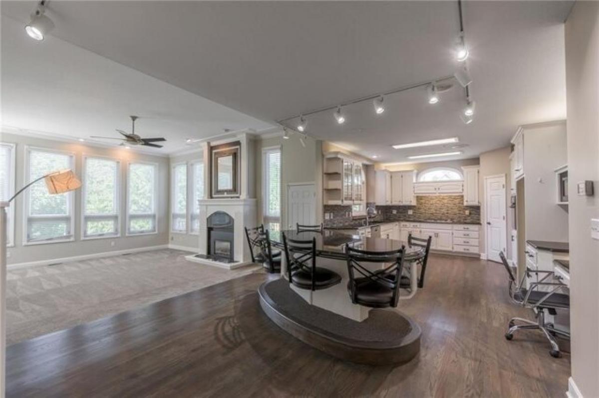 Picture of Home For Sale in Blue Springs, Missouri, United States