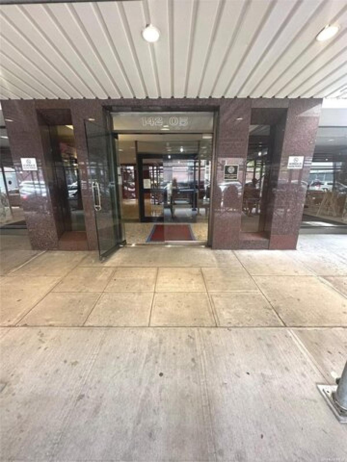 Picture of Home For Sale in Flushing, New York, United States