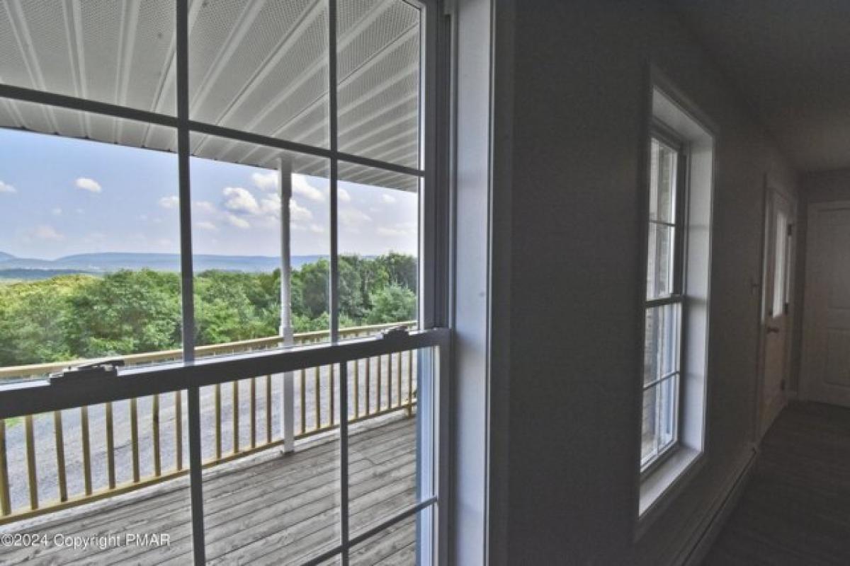 Picture of Home For Sale in East Stroudsburg, Pennsylvania, United States